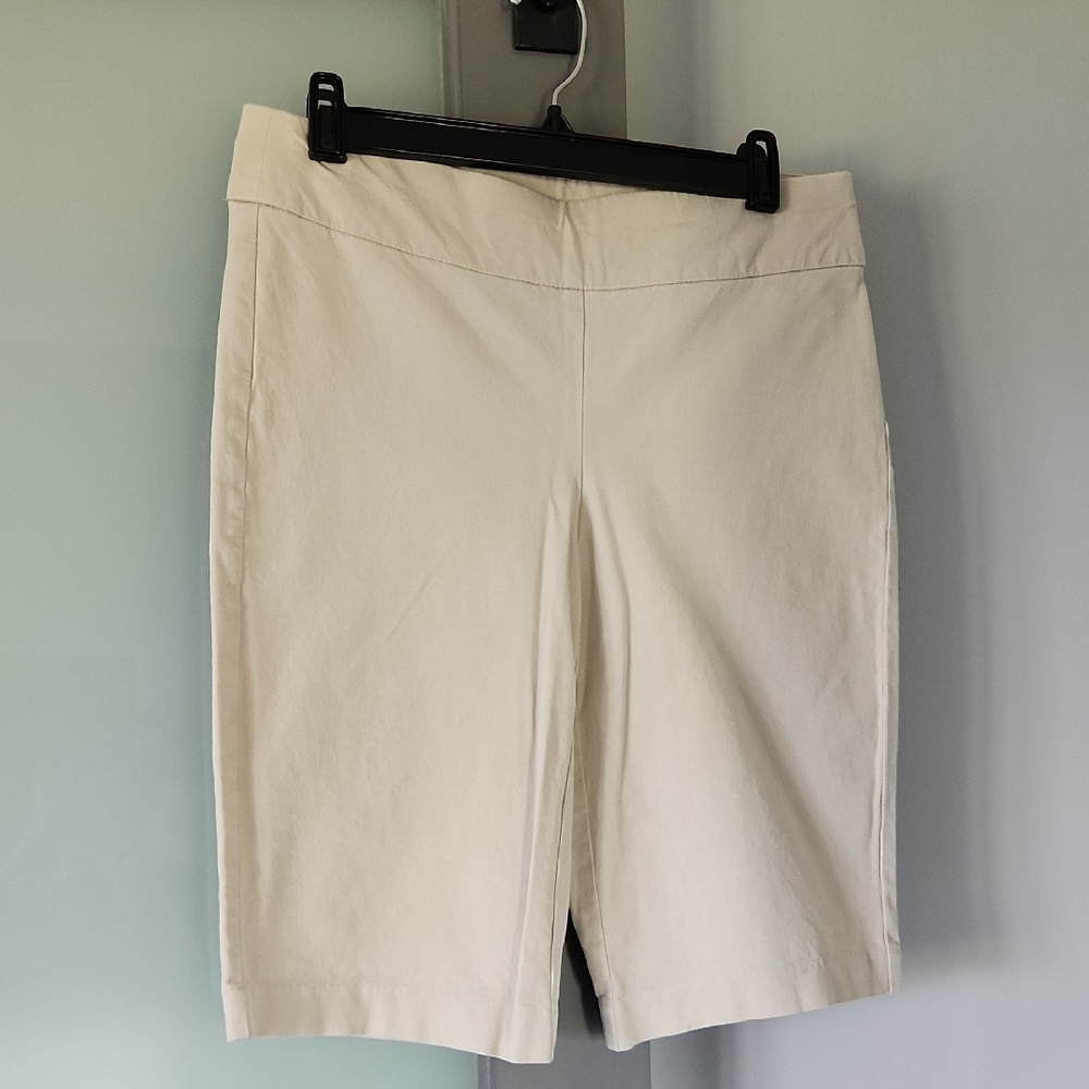 Chicco's So Slimming Women's Beige Bermuda Shorts
